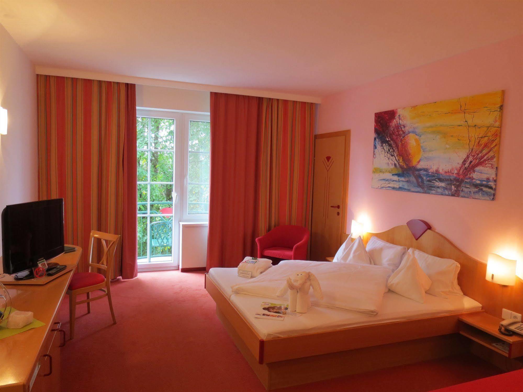 Hotel Xylophon - Inklusive Thermeneintritte ルッツマンスブルク エクステリア 写真